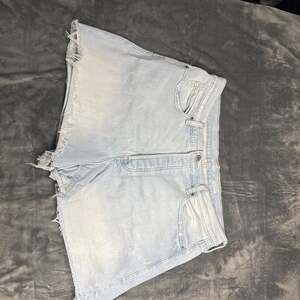 Old Navy High-Rise Sky-Hi A-Line 3" Inseam Fray Hem Jean  Size 14